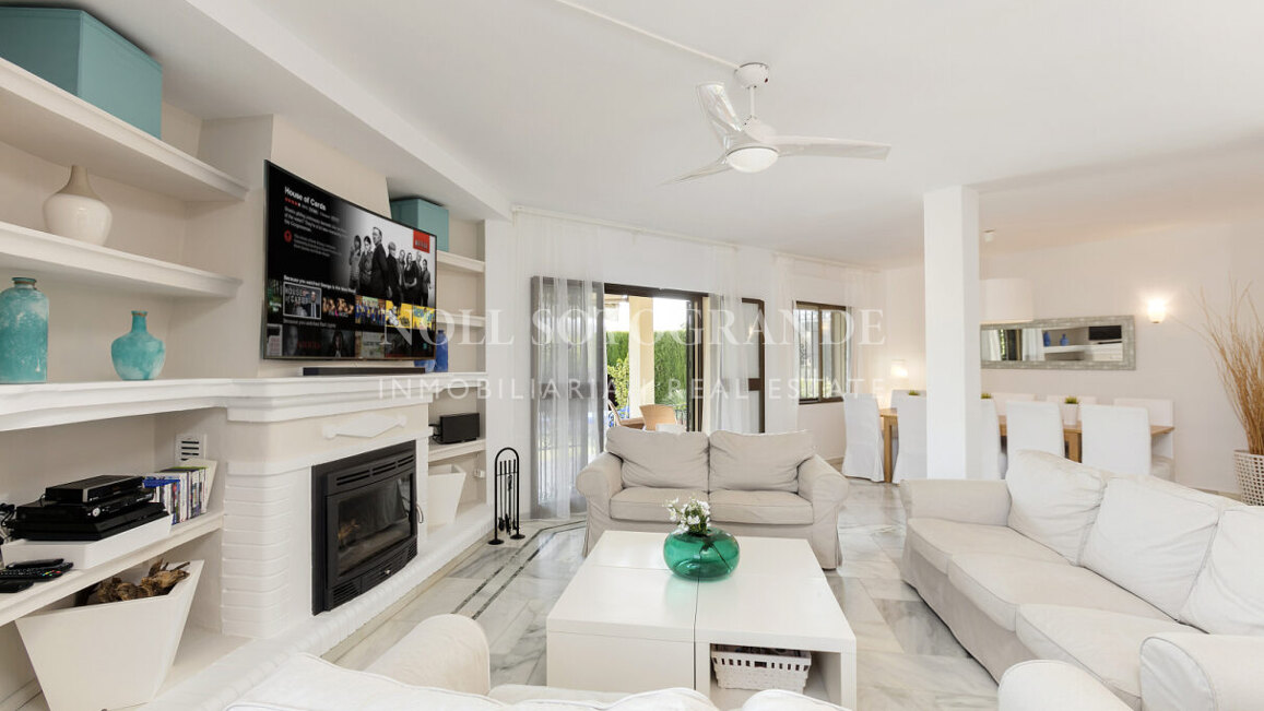 Villa zum Verkauf in Los Naranjos Golf, Nueva Andalucia