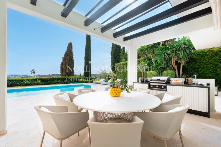Villa zum Verkauf in Los Naranjos Golf, Nueva Andalucia