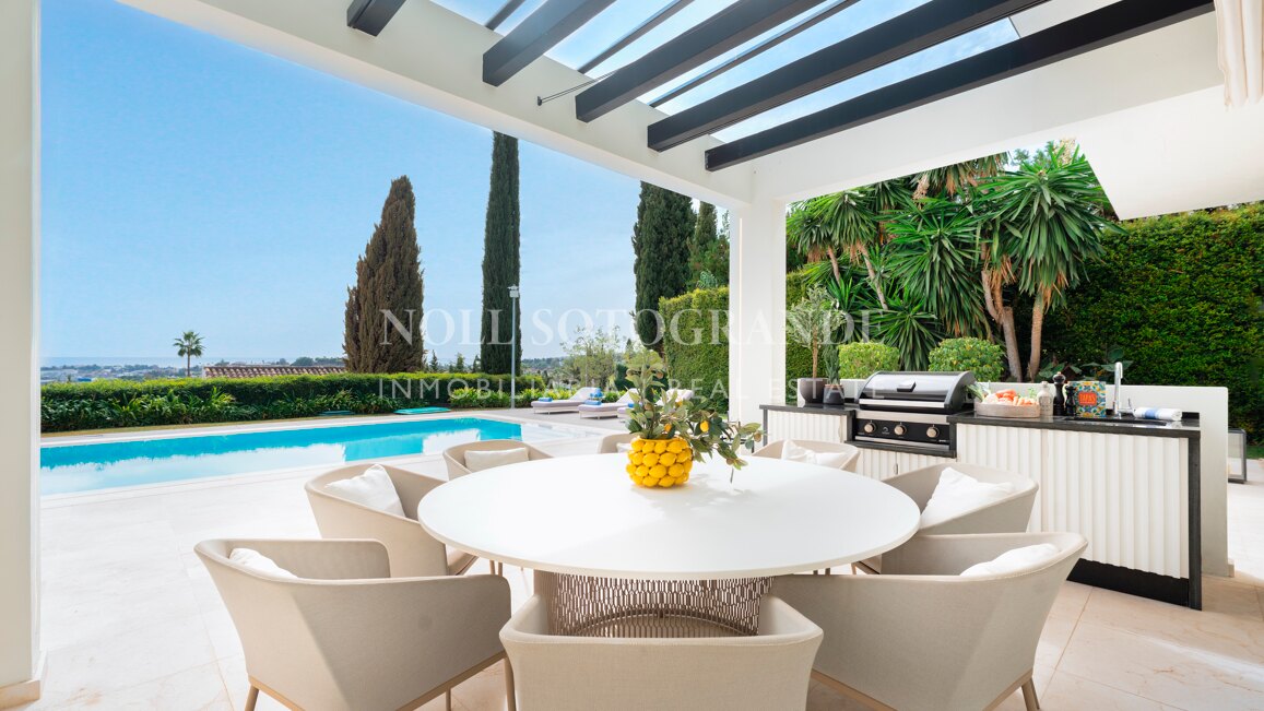 Villa reformada junto al campo de golf Los Naranjos, Nueva Andalucía