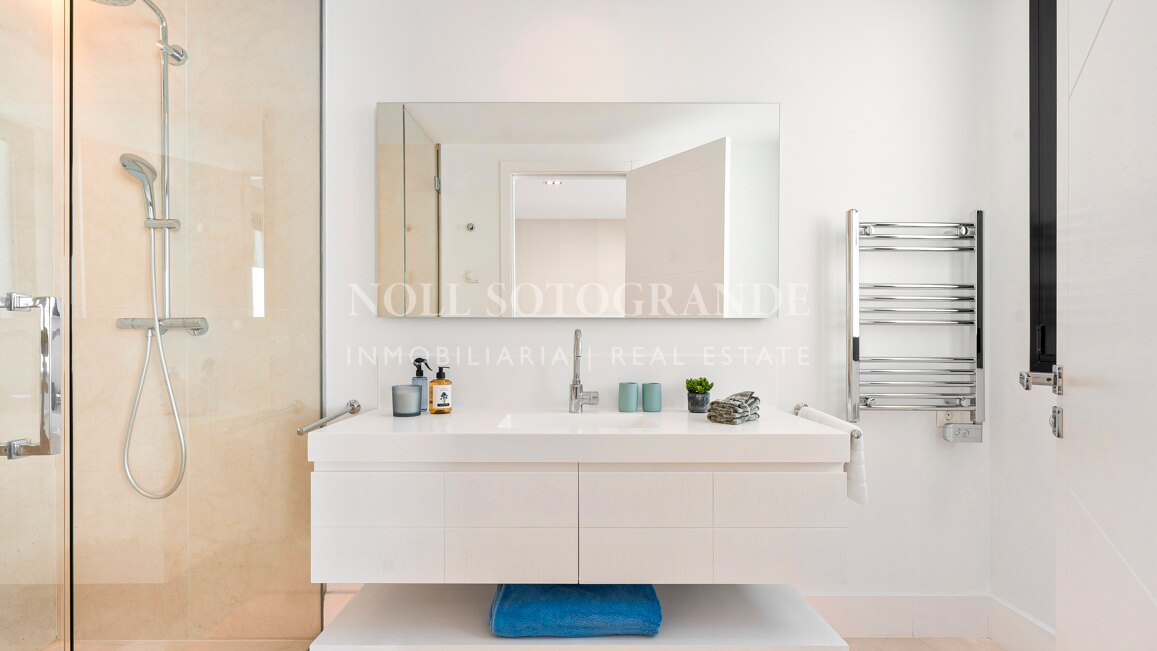 Villa reformada junto al campo de golf Los Naranjos, Nueva Andalucía