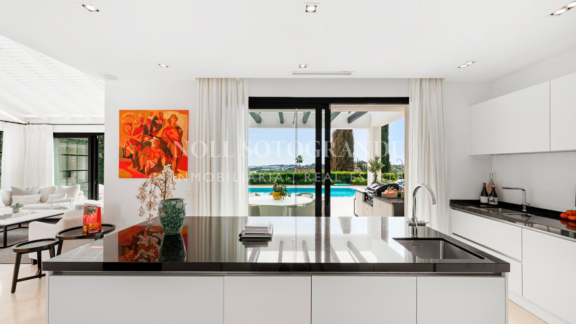 Villa reformada junto al campo de golf Los Naranjos, Nueva Andalucía