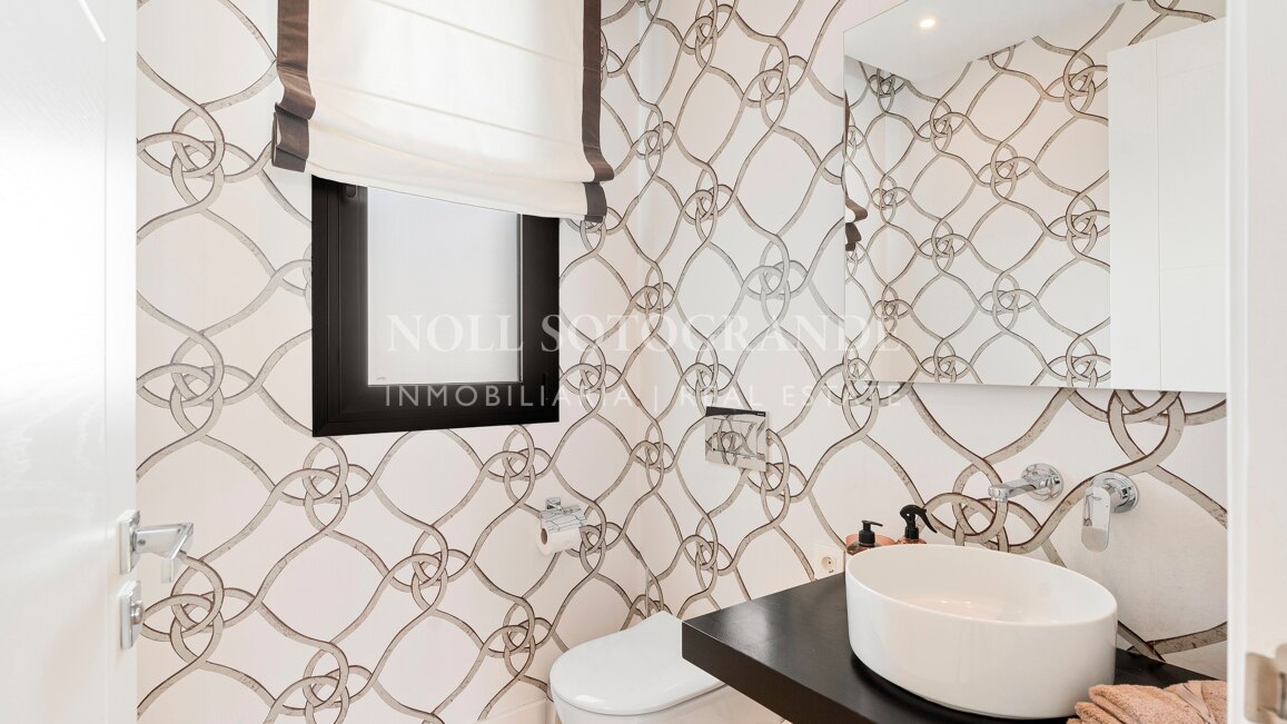 Villa reformada junto al campo de golf Los Naranjos, Nueva Andalucía