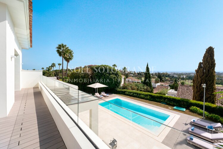 Villa zum Verkauf in Los Naranjos Golf, Nueva Andalucia