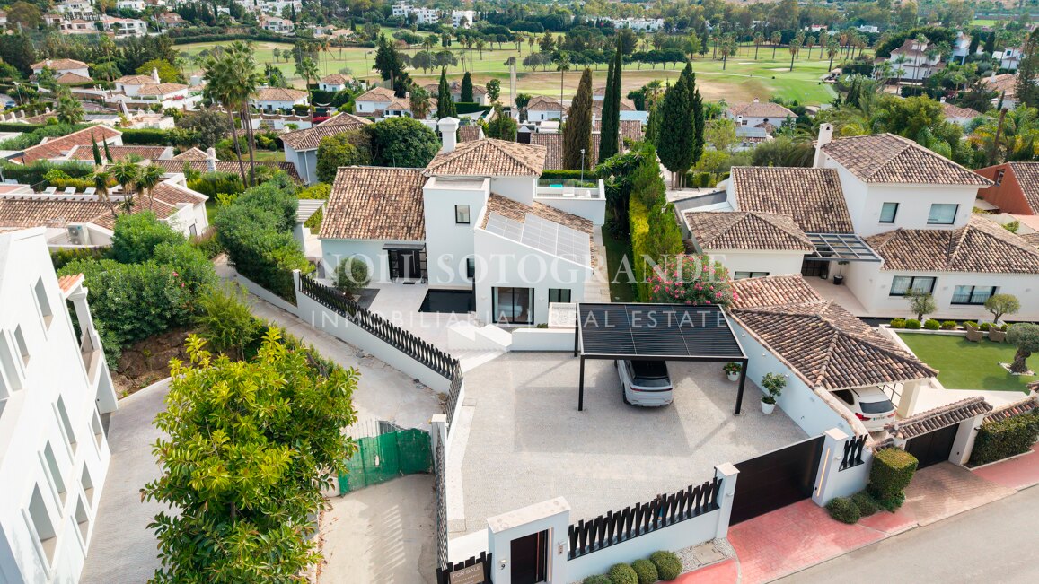 Villa reformada junto al campo de golf Los Naranjos, Nueva Andalucía