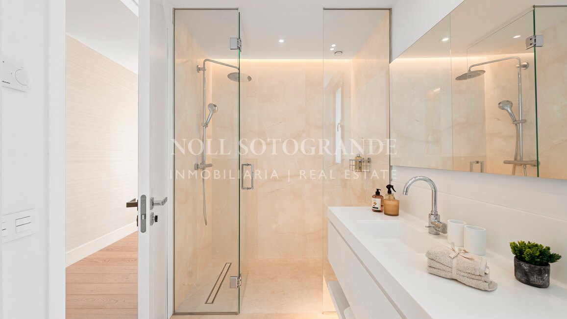 Villa reformada junto al campo de golf Los Naranjos, Nueva Andalucía