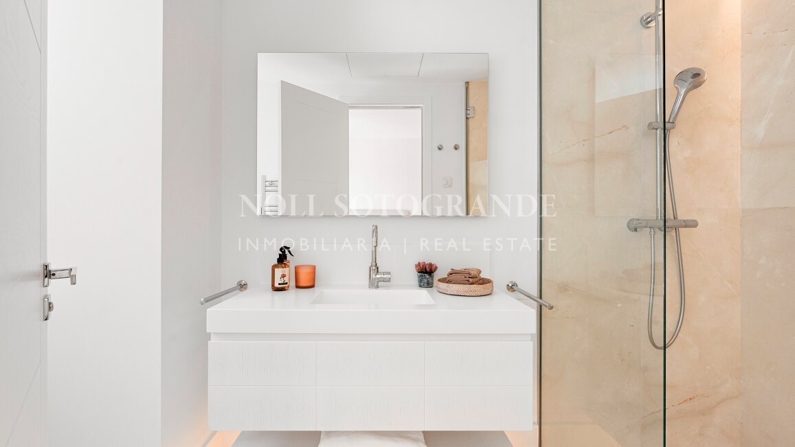 Villa reformada junto al campo de golf Los Naranjos, Nueva Andalucía