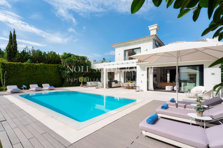 Villa zum Verkauf in Los Naranjos Golf, Nueva Andalucia