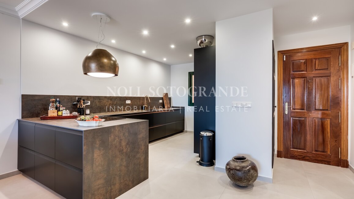 Elegante apartamento con vistas al mar en La Quinta Golf, Benahavís