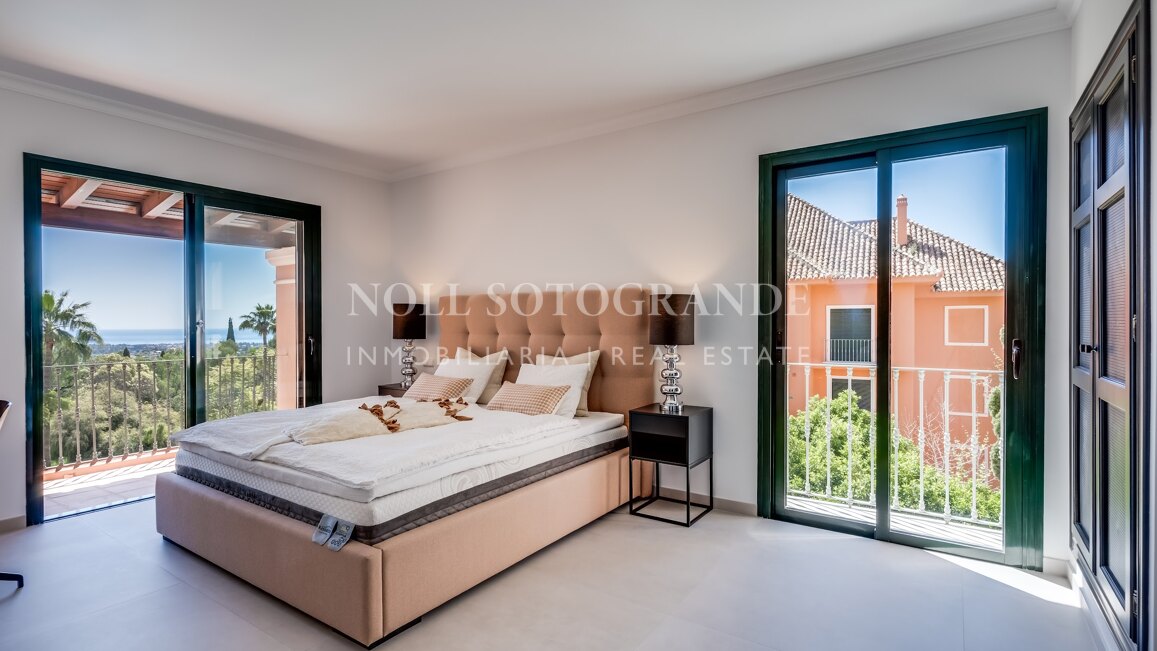 Elegante apartamento con vistas al mar en La Quinta Golf, Benahavís