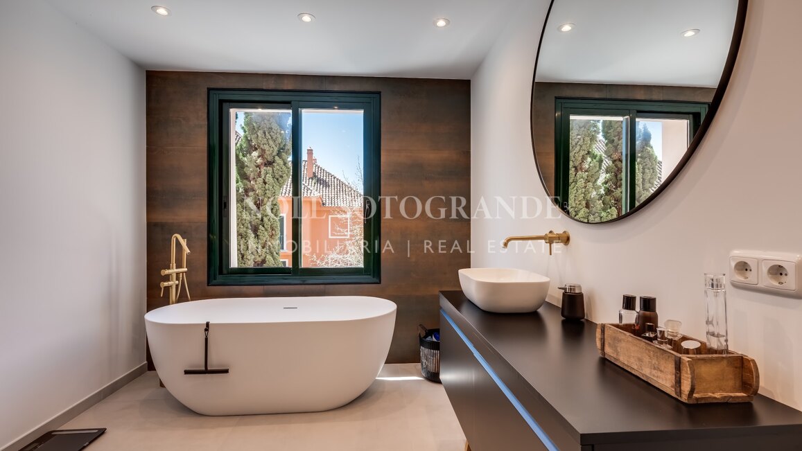 Elegante apartamento con vistas al mar en La Quinta Golf, Benahavís