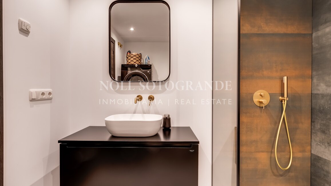 Elegante apartamento con vistas al mar en La Quinta Golf, Benahavís