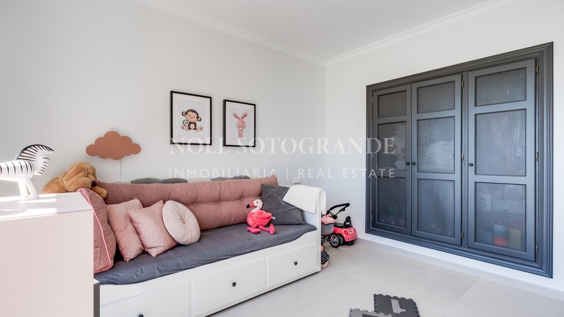 Elegante apartamento con vistas al mar en La Quinta Golf, Benahavís