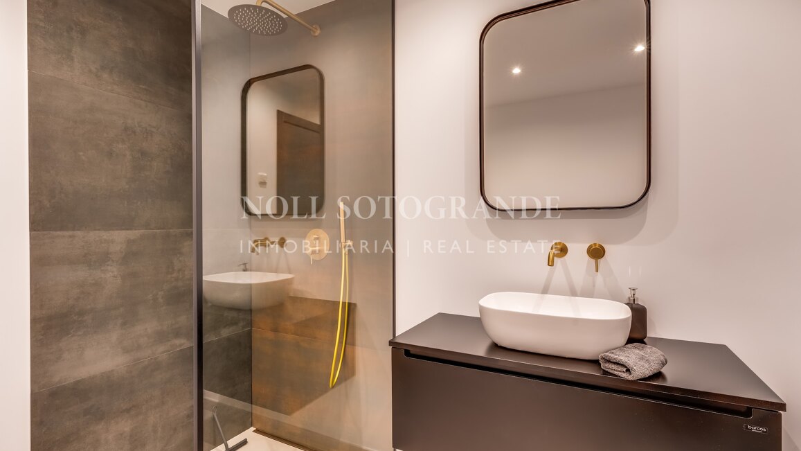 Elegante apartamento con vistas al mar en La Quinta Golf, Benahavís