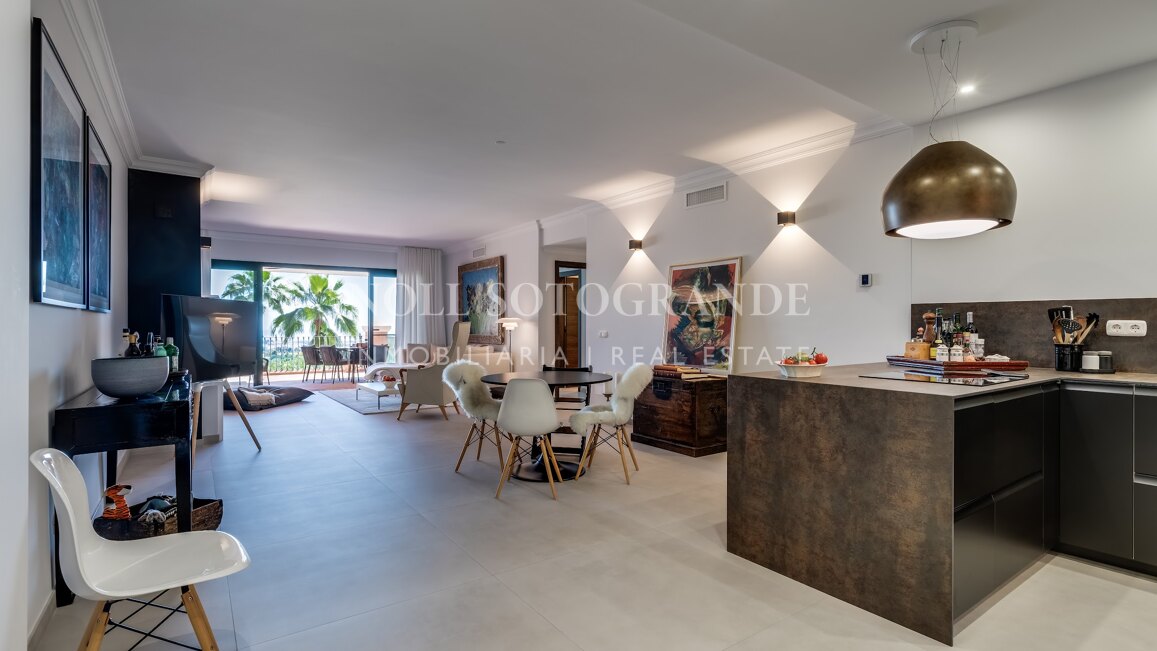 Elegante apartamento con vistas al mar en La Quinta Golf, Benahavís