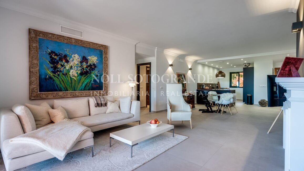 Elegante apartamento con vistas al mar en La Quinta Golf, Benahavís