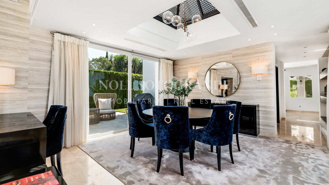 Villa de estilo andaluz de 5 dormitorios con vistas panorámicas y privacidad en La Quinta