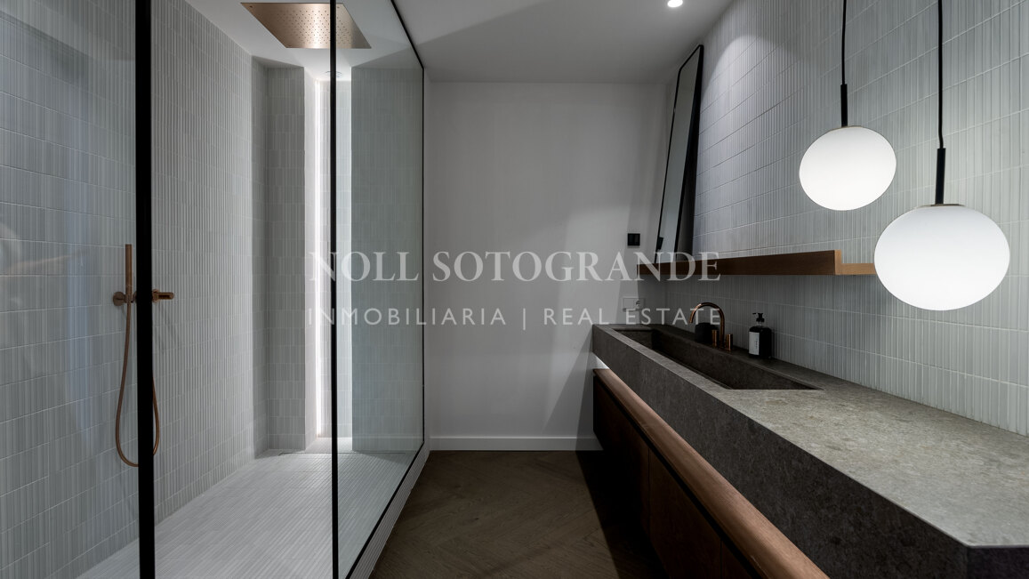 Fully renovated duplex penthouse with panoramic sea views in Nueva Andalucia, Marbella