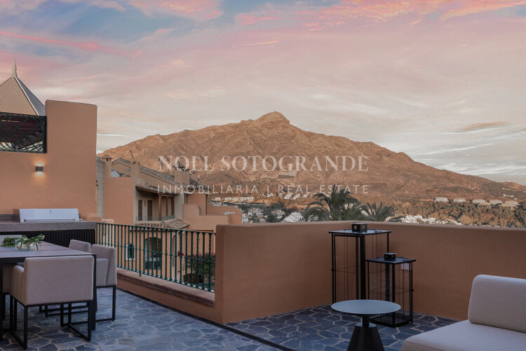 Zweistöckiges Penthouse zum Verkauf in Les Belvederes, Nueva Andalucia