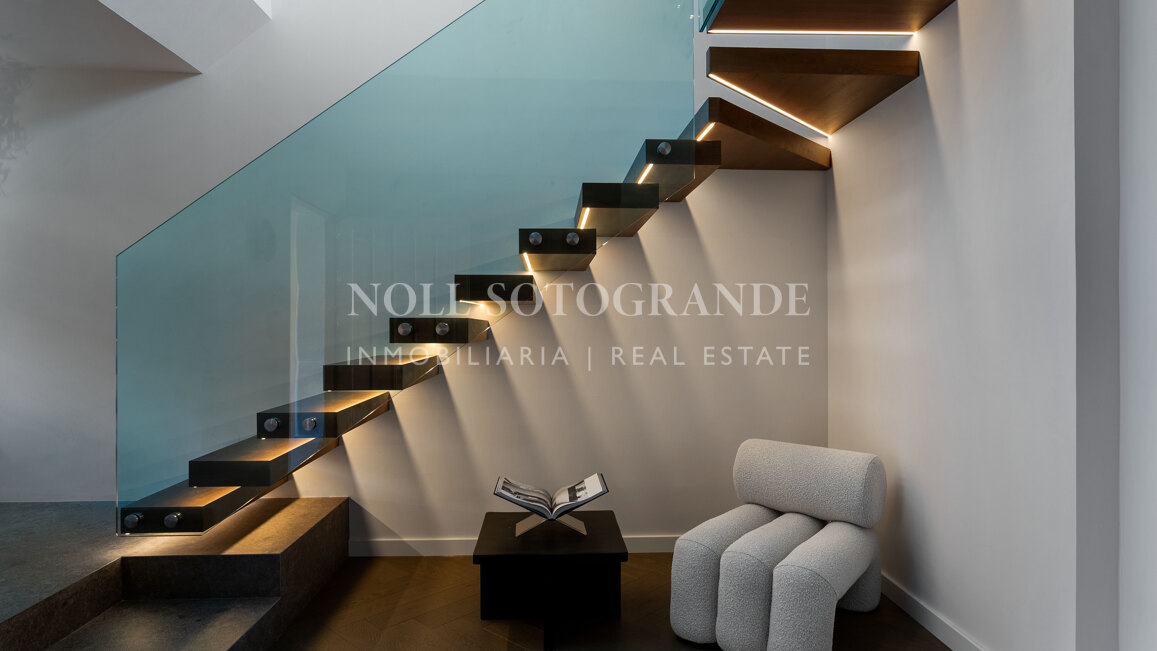 Fully renovated duplex penthouse with panoramic sea views in Nueva Andalucia, Marbella