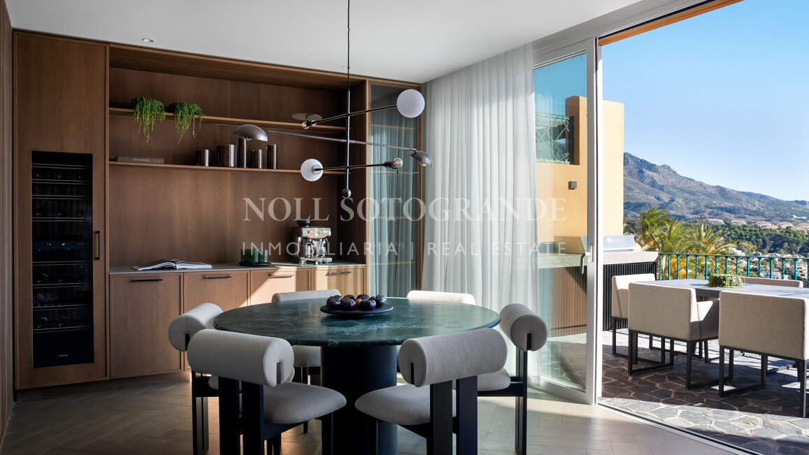 Fully renovated duplex penthouse with panoramic sea views in Nueva Andalucia, Marbella