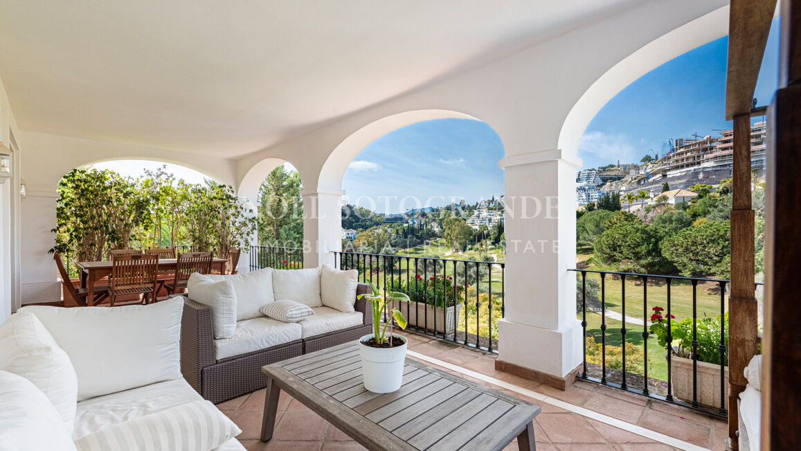 Classic frontline golf villa in El Herrojo, La Quinta with overlooking the fairways