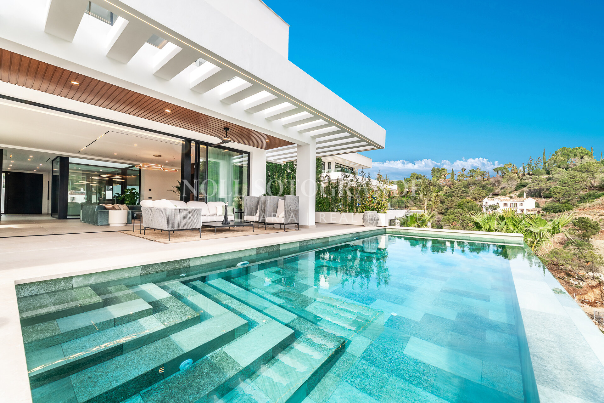 Villa for sale in El Madroñal, Benahavis