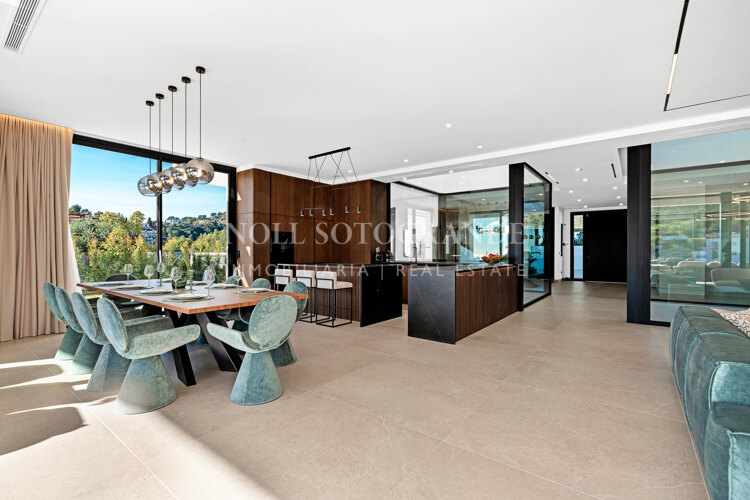 Villa for sale in El Madroñal, Benahavis