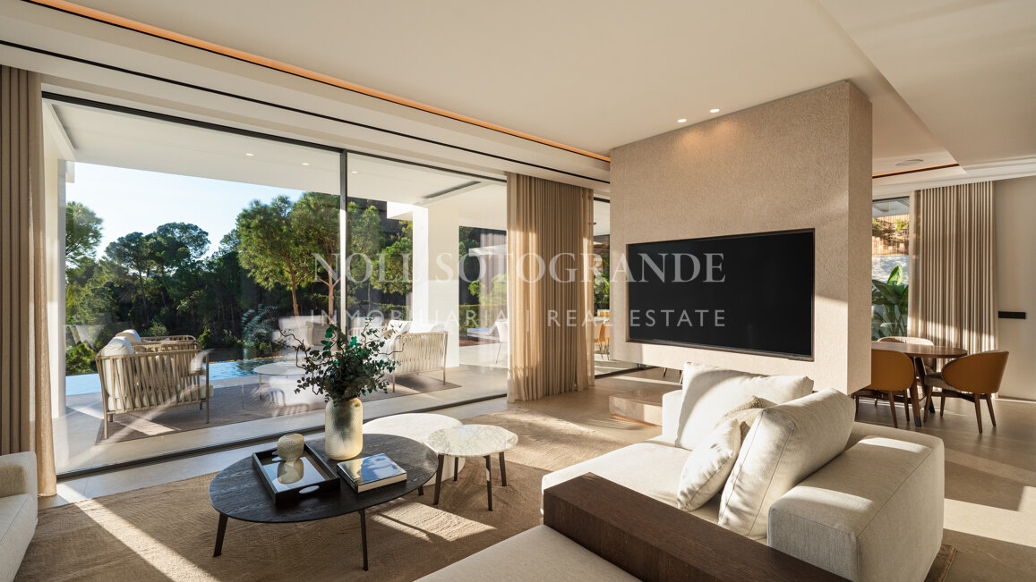 Stunning frontline golf villa with commanding views in La Quinta Golf