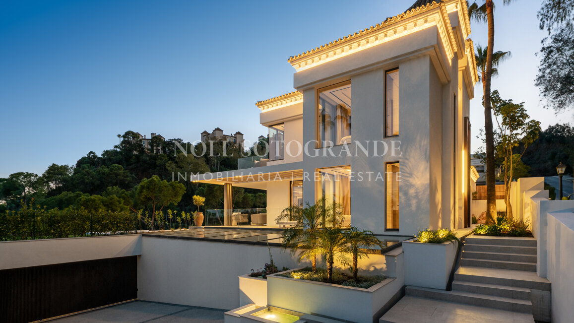 Stunning frontline golf villa with commanding views in La Quinta Golf