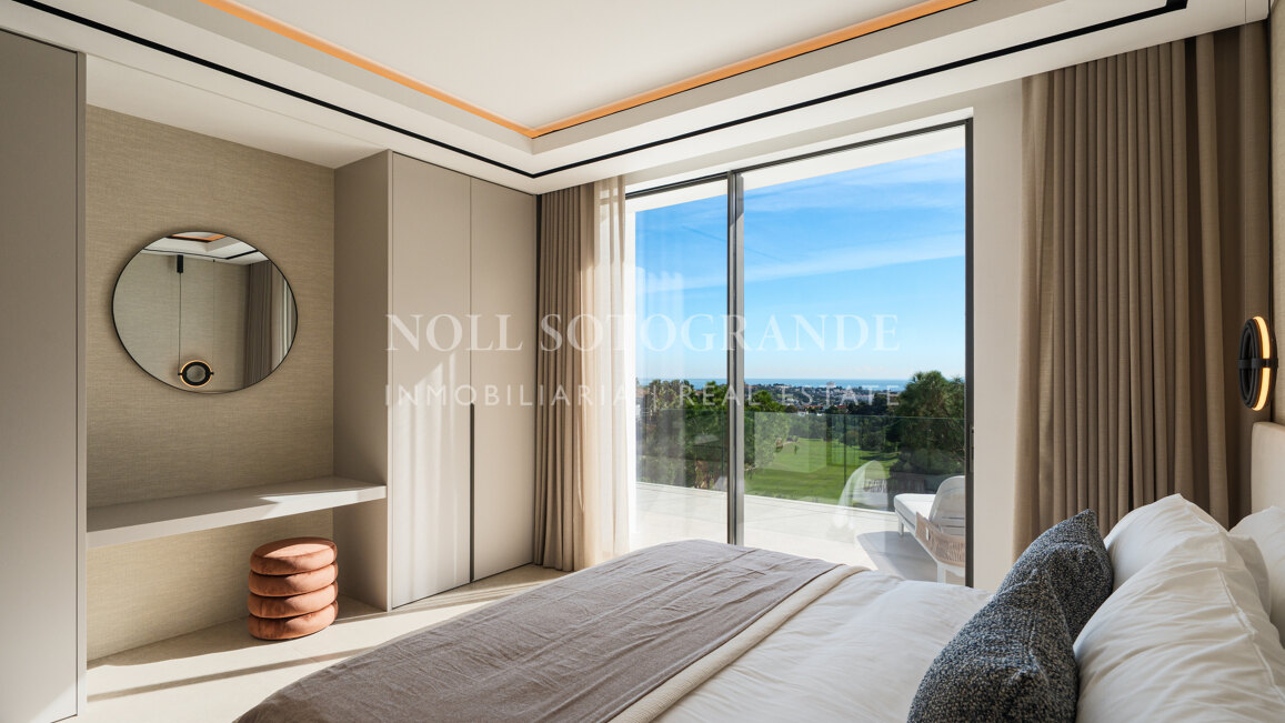 Stunning frontline golf villa with commanding views in La Quinta Golf