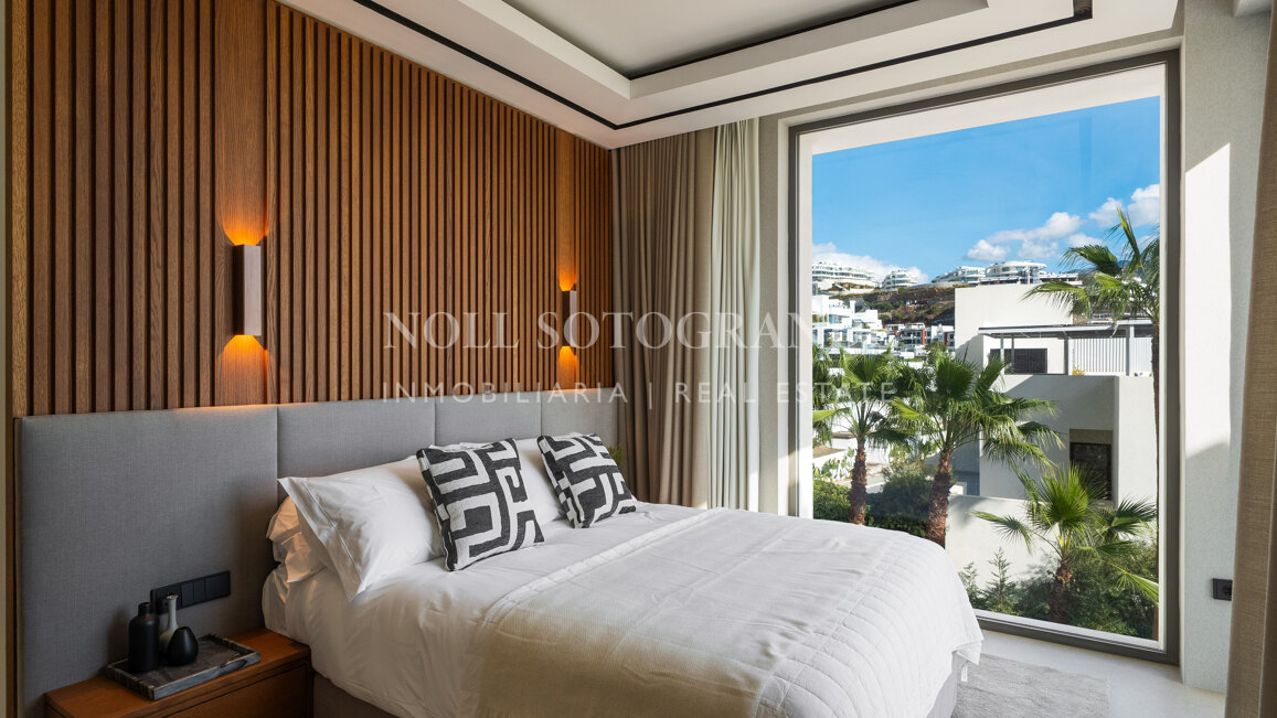 Stunning frontline golf villa with commanding views in La Quinta Golf