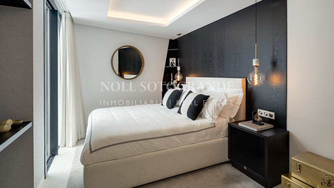 Contemporary 5-bed villa with panoramic views in La Quinta Golf