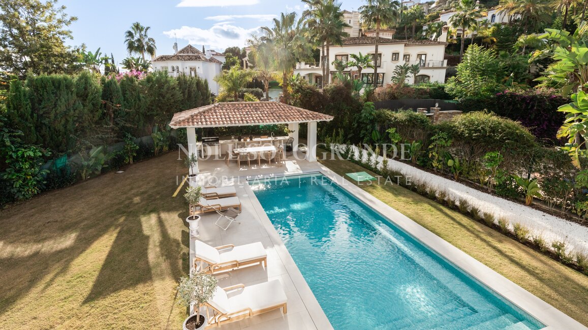 Modern classic golf villa in Los Arqueros Golf, Benahavis
