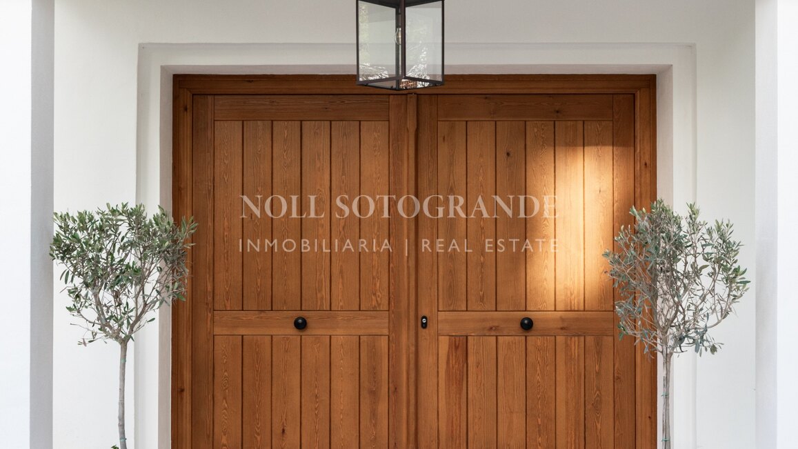 Modern classic golf villa in Los Arqueros Golf, Benahavis