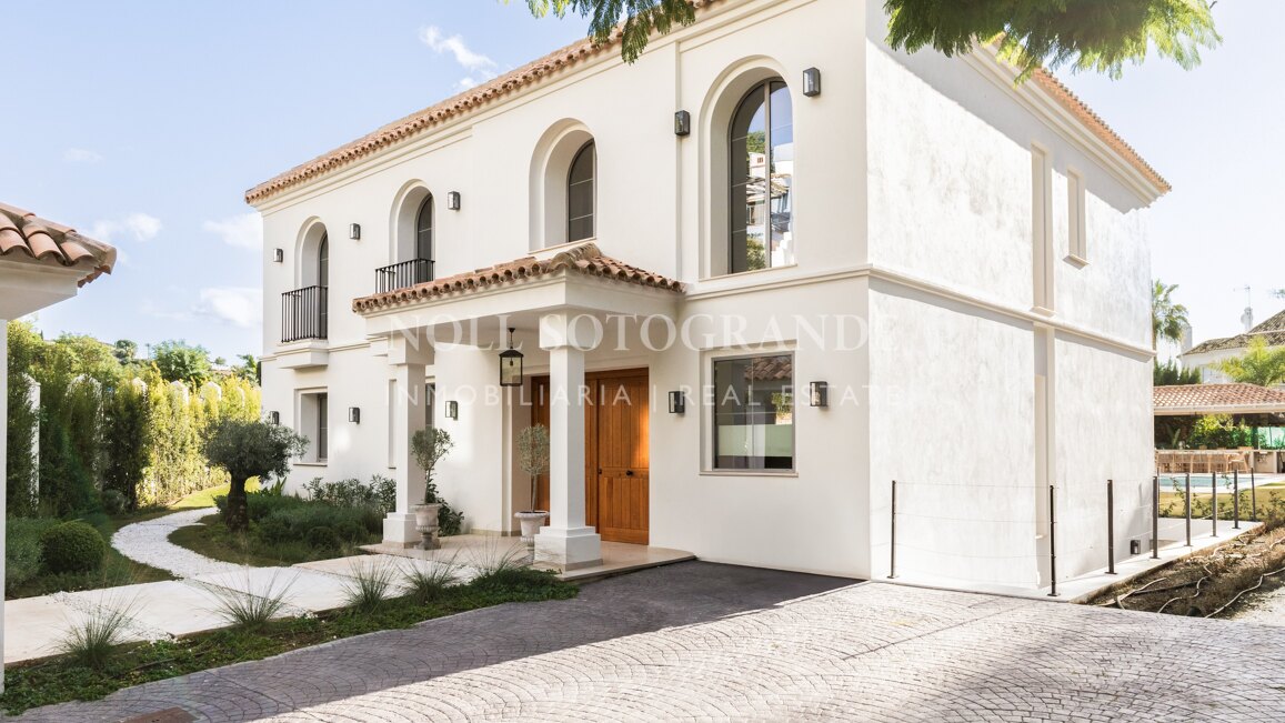 Modern classic golf villa in Los Arqueros Golf, Benahavis