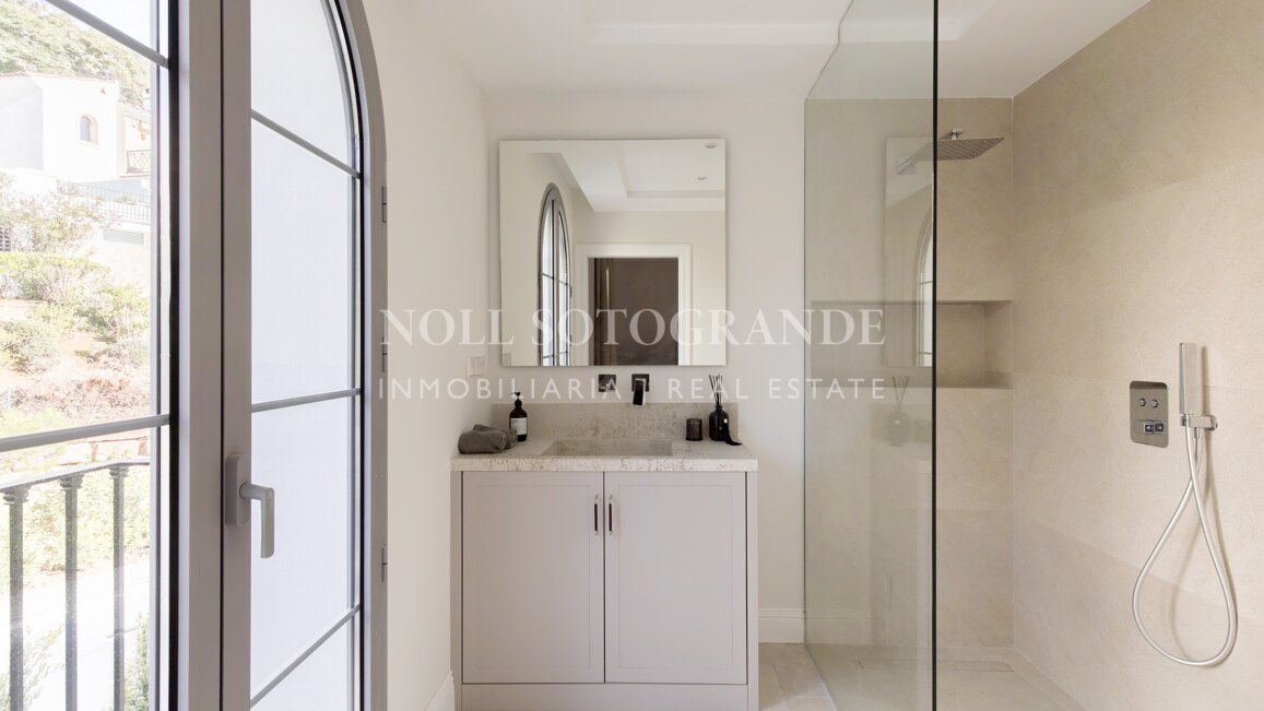 Modern classic golf villa in Los Arqueros Golf, Benahavis