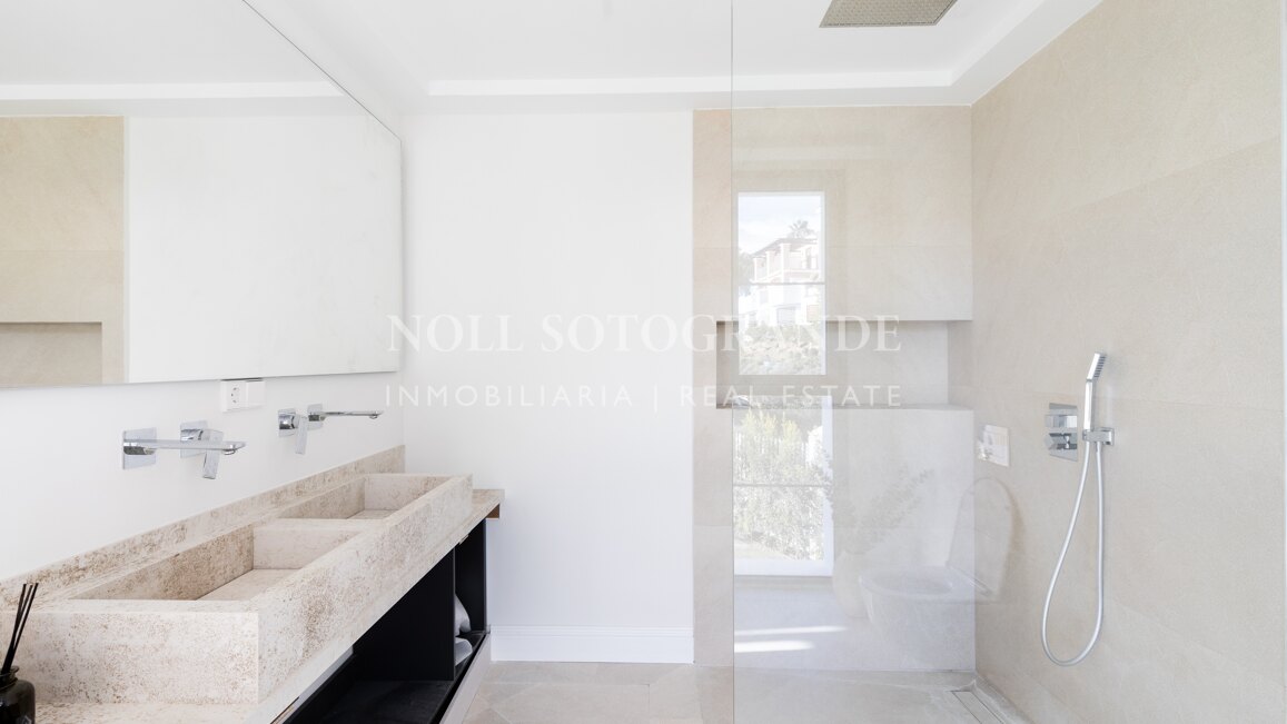 Modern classic golf villa in Los Arqueros Golf, Benahavis