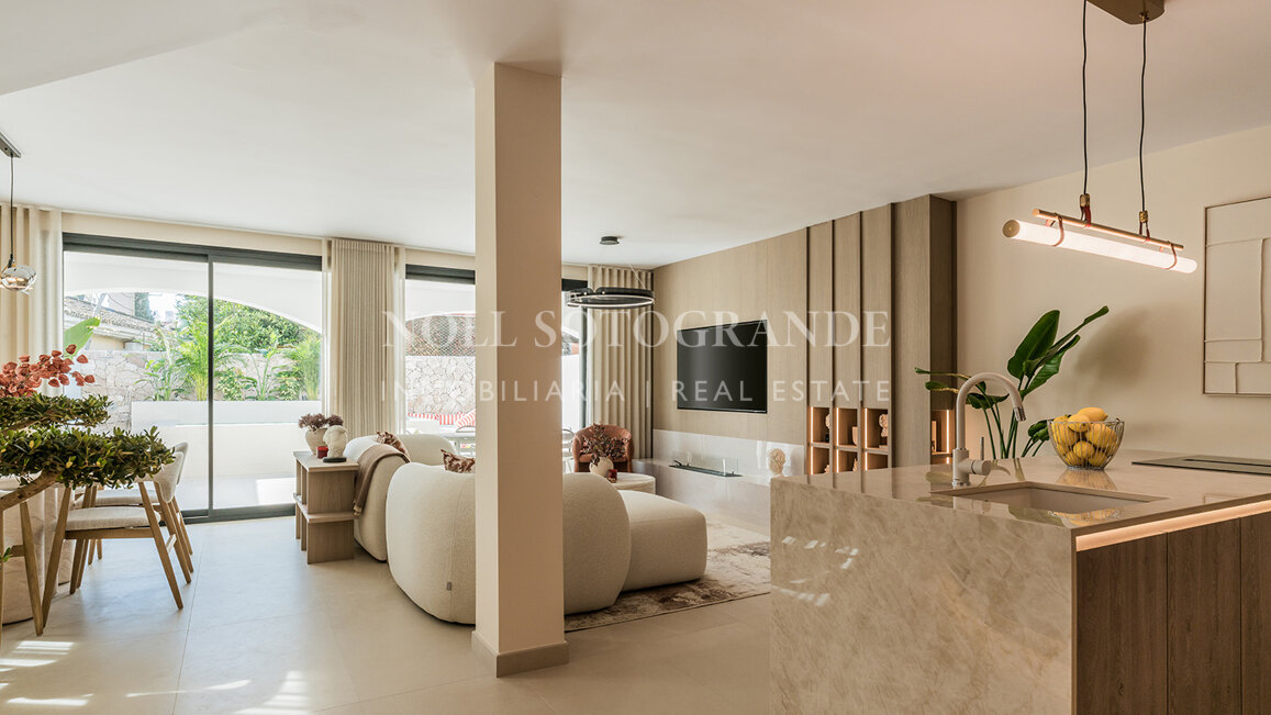 Beachside corner townhouse with heated plunge pool in San Pedro Playa