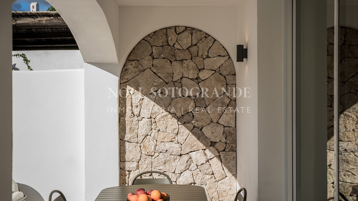 Beachside corner townhouse with heated plunge pool in San Pedro Playa