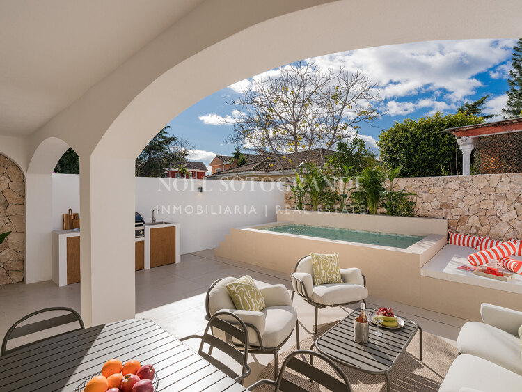 Beachside corner townhouse with heated plunge pool in San Pedro Playa