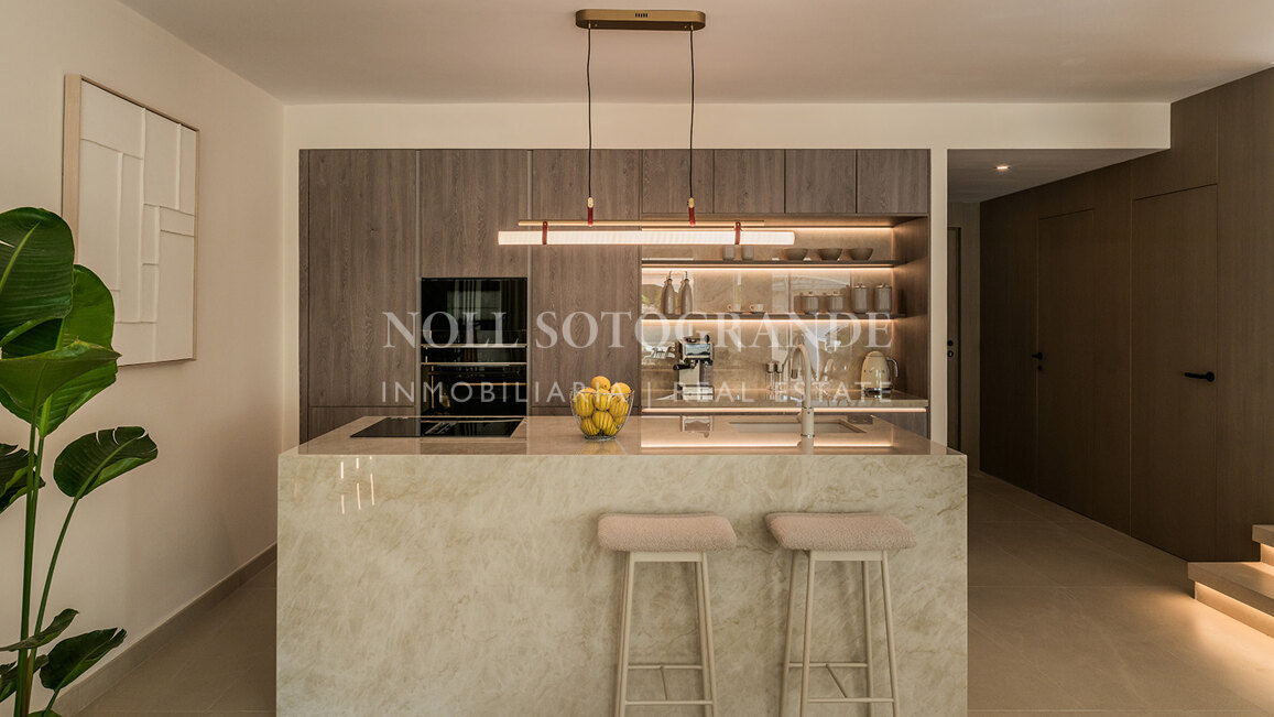 Beachside corner townhouse with heated plunge pool in San Pedro Playa