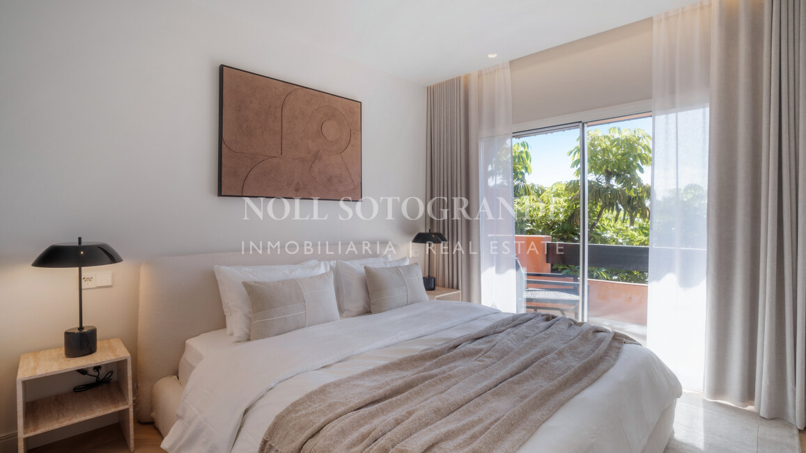 Zweistöckiges Penthouse zum Verkauf in Alminar de Marbella, Nueva Andalucia