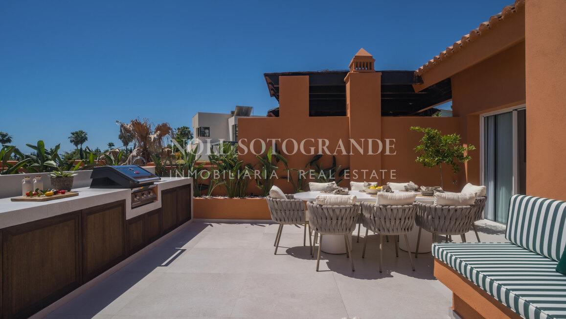 Zweistöckiges Penthouse zum Verkauf in Alminar de Marbella, Nueva Andalucia