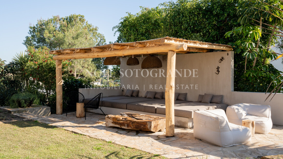 Totally refurbished Mediterranean style 5-bed villa with sea views in Estepona