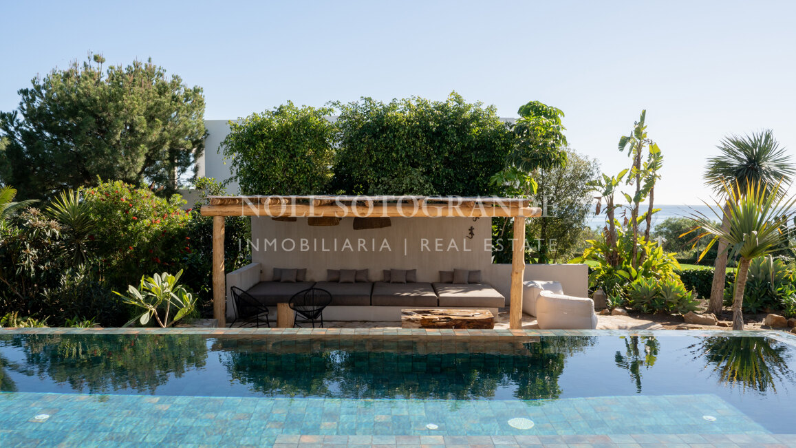 Totally refurbished Mediterranean style 5-bed villa with sea views in Estepona