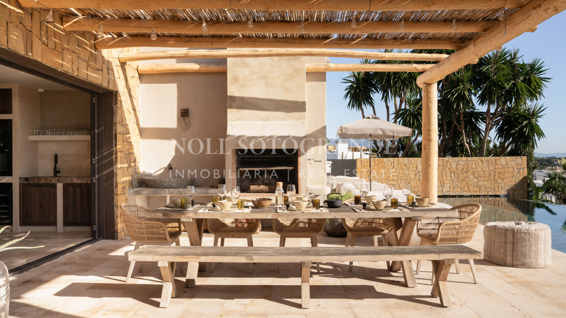 Totally refurbished Mediterranean style 5-bed villa with sea views in Estepona