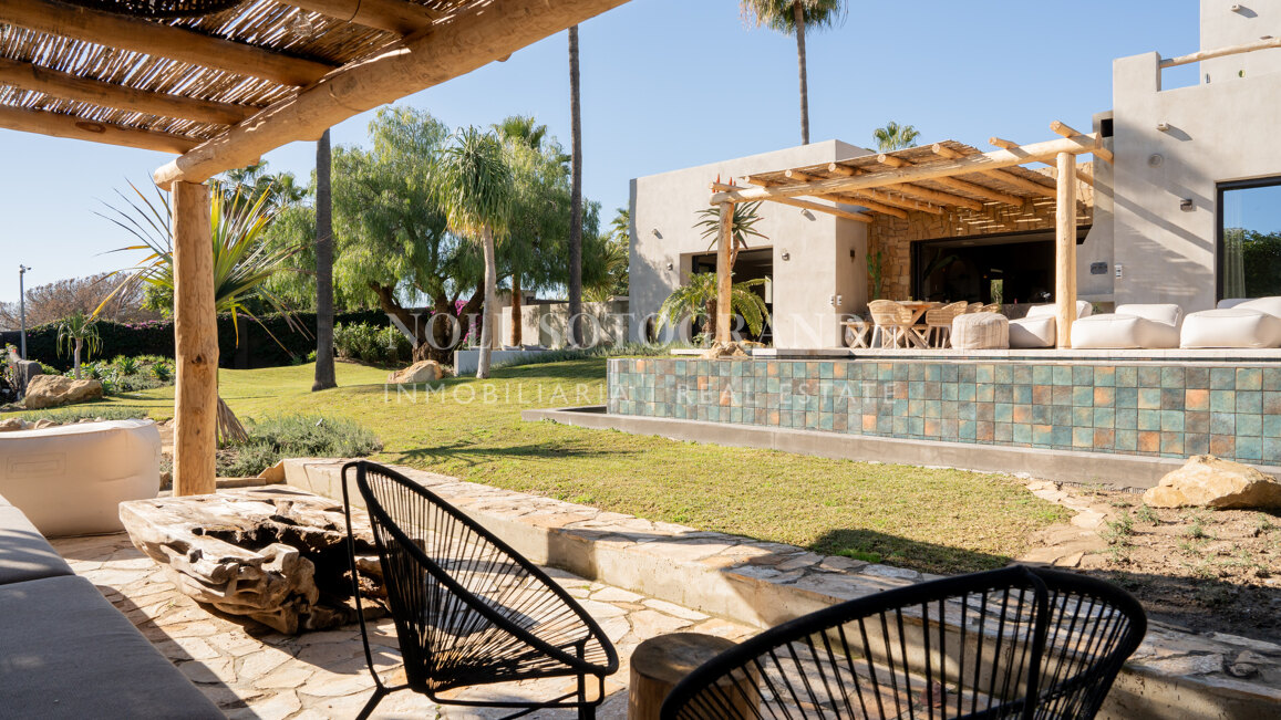 Totally refurbished Mediterranean style 5-bed villa with sea views in Estepona