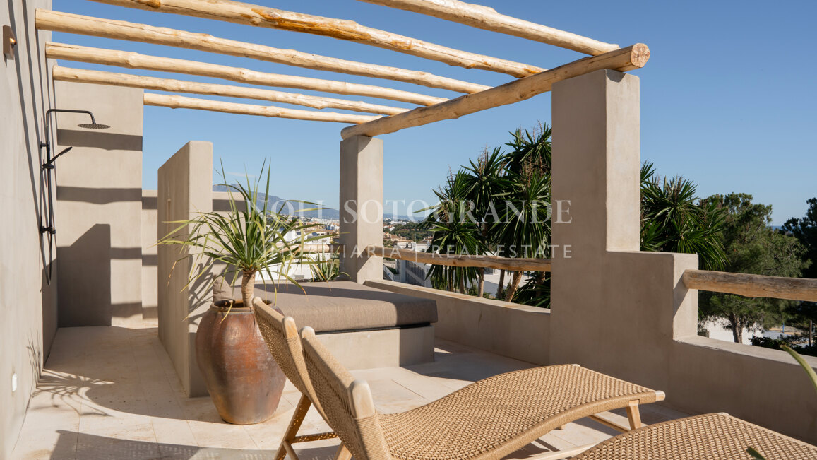 Totally refurbished Mediterranean style 5-bed villa with sea views in Estepona