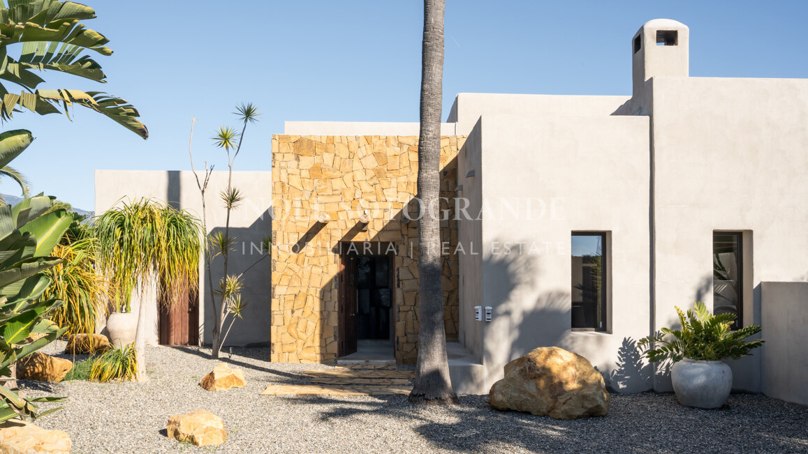 Totally refurbished Mediterranean style 5-bed villa with sea views in Estepona