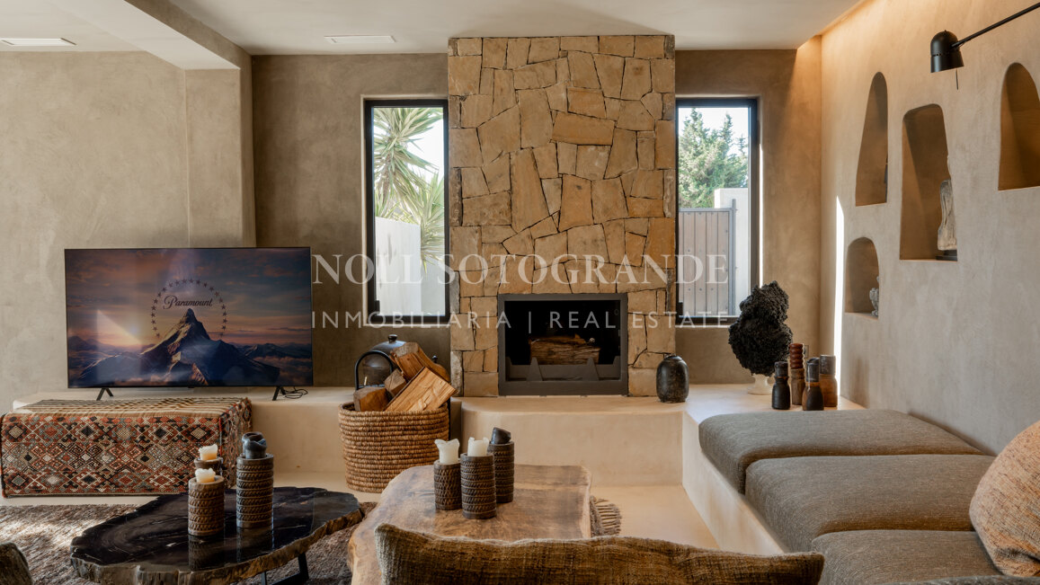 Totally refurbished Mediterranean style 5-bed villa with sea views in Estepona